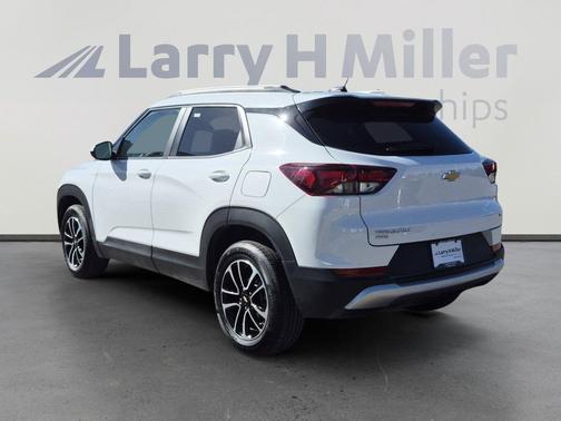 Summit White 2025 Chevrolet Trailblazer LT