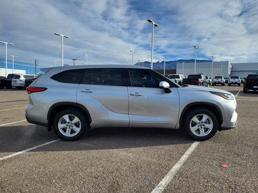 2021 Toyota Highlander LE