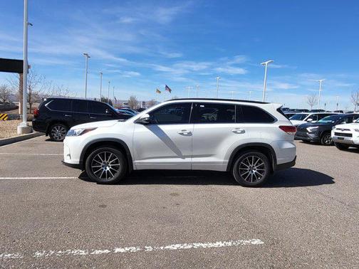 2017 Toyota Highlander SE