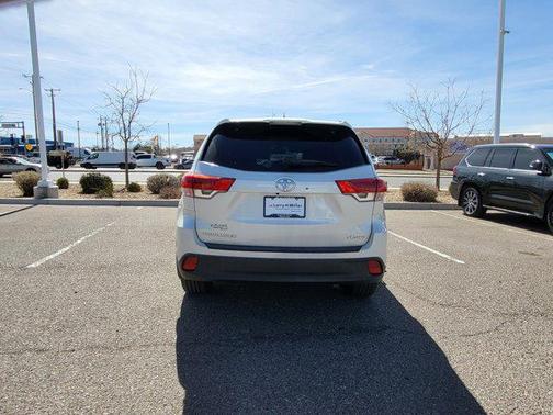 2017 Toyota Highlander SE