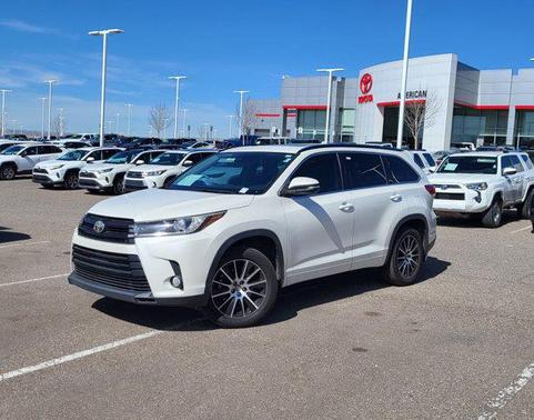 2017 Toyota Highlander SE