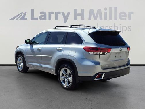 Celestial Silver Metallic 2017 Toyota Highlander Limited