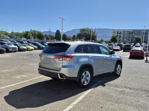Celestial Silver Metallic 2017 Toyota Highlander Limited