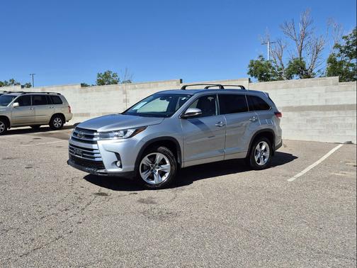 Celestial Silver Metallic 2017 Toyota Highlander Limited