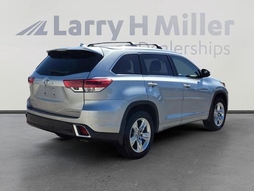 Celestial Silver Metallic 2017 Toyota Highlander Limited