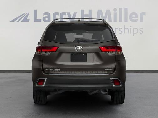 Celestial Silver Metallic 2017 Toyota Highlander Limited