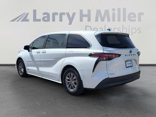 2021 Toyota Sienna LE