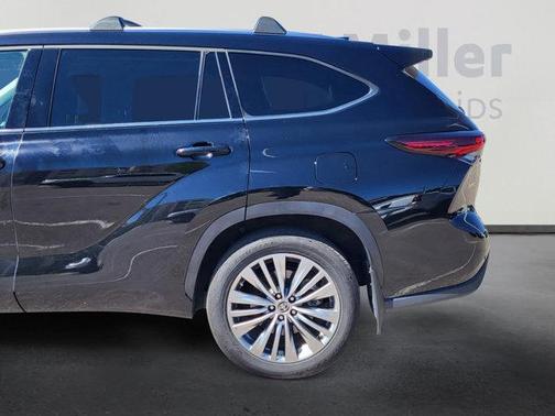 2024 Toyota Highlander Hybrid Platinum