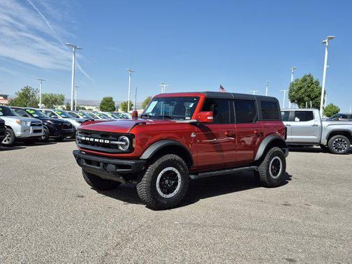 Hot Pepper Red Metallic Tinted Clearcoat 2024 Ford Bronco Outer Banks