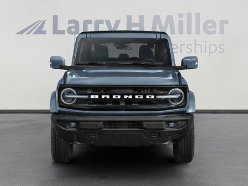 Hot Pepper Red Metallic Tinted Clearcoat 2024 Ford Bronco Outer Banks