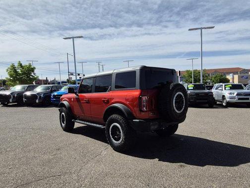 Hot Pepper Red Metallic Tinted Clearcoat 2024 Ford Bronco Outer Banks