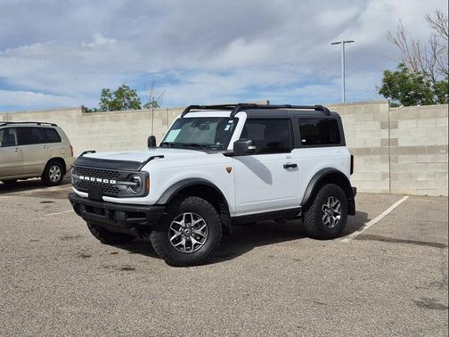 Oxford White 2023 Ford Bronco Badlands