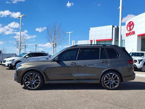 2025 BMW X7 M60i