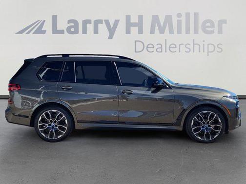 2025 BMW X7 M60i