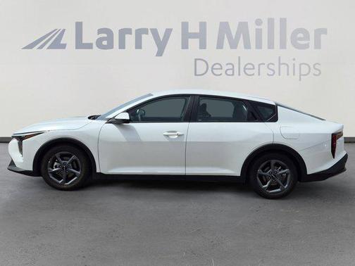 Snow White Pearl 2025 Kia K4 LXS
