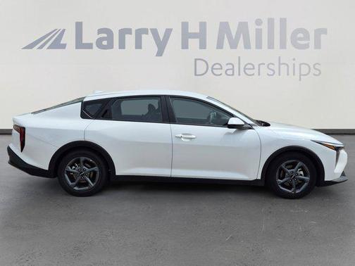 Snow White Pearl 2025 Kia K4 LXS