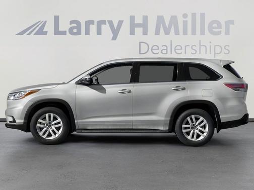 Midnight Black Metallic 2016 Toyota Highlander LE