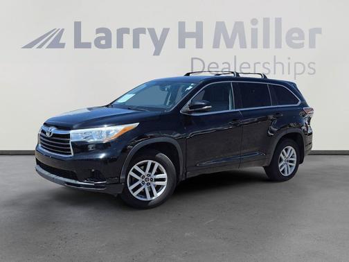 Midnight Black Metallic 2016 Toyota Highlander LE