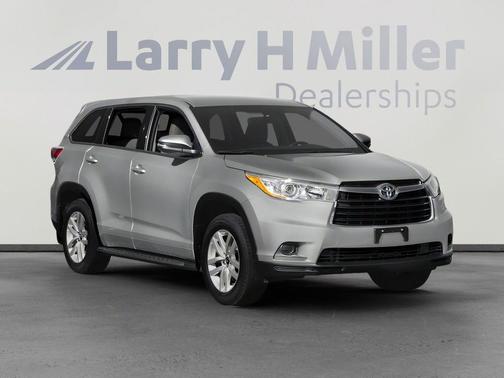 Midnight Black Metallic 2016 Toyota Highlander LE