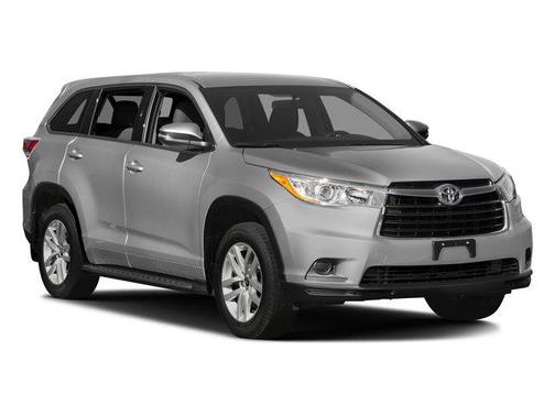 Midnight Black Metallic 2016 Toyota Highlander LE