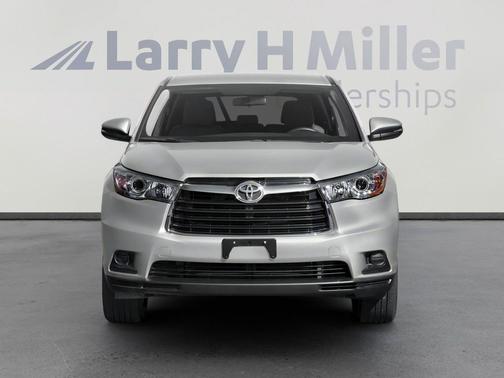 Midnight Black Metallic 2016 Toyota Highlander LE