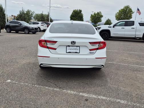 Platinum White Pearl 2022 Honda Accord Hybrid Touring
