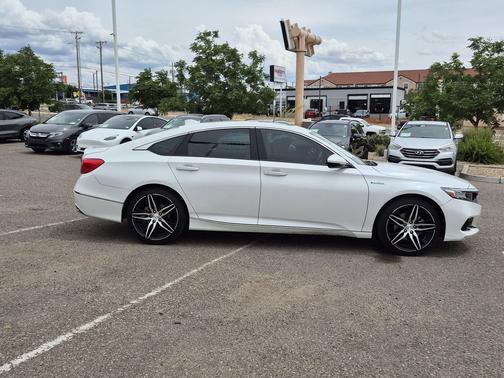 Platinum White Pearl 2022 Honda Accord Hybrid Touring