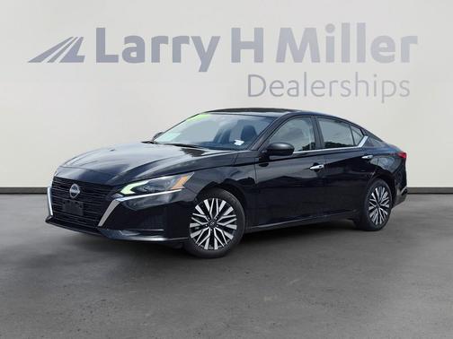 Super Black 2025 Nissan Altima SV FWD