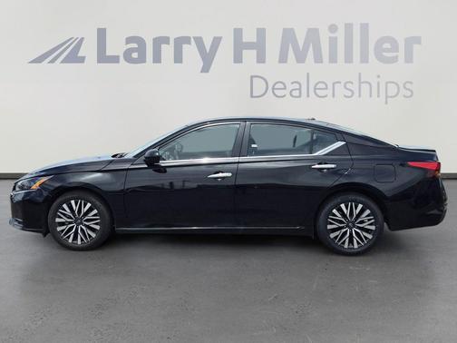 Super Black 2025 Nissan Altima SV FWD
