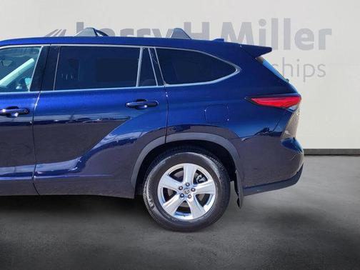 2021 Toyota Highlander LE