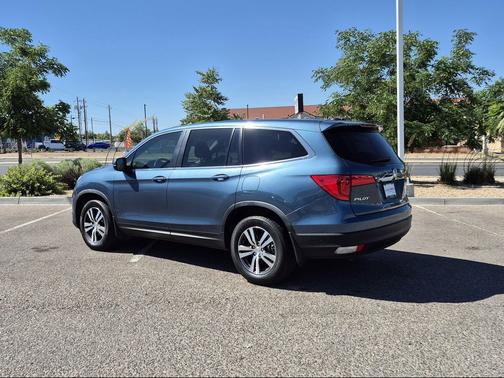 Steel Sapphire Metallic 2017 Honda Pilot EX