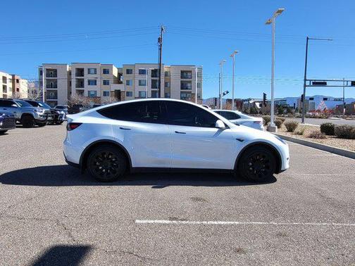 2024 Tesla Model Y Long Range Dual Motor All-Wheel Drive