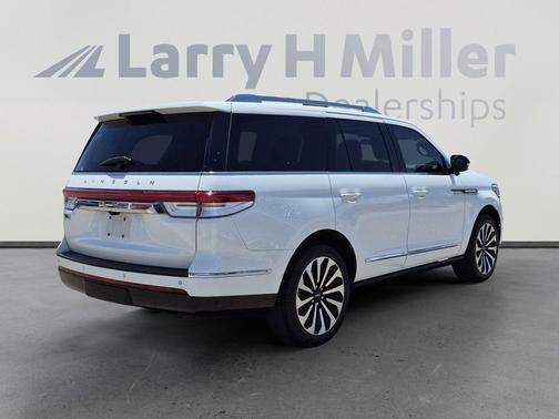 Pristine White Metallic Tri-Coat 2023 Lincoln Navigator Reserve