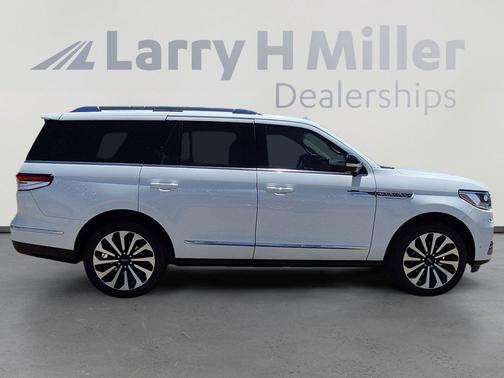 Pristine White Metallic Tri-Coat 2023 Lincoln Navigator Reserve