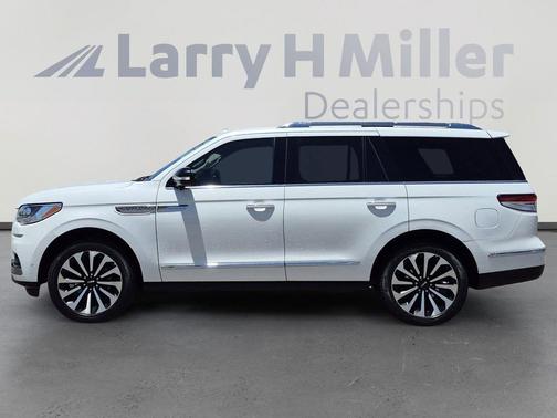 Pristine White Metallic Tri-Coat 2023 Lincoln Navigator Reserve