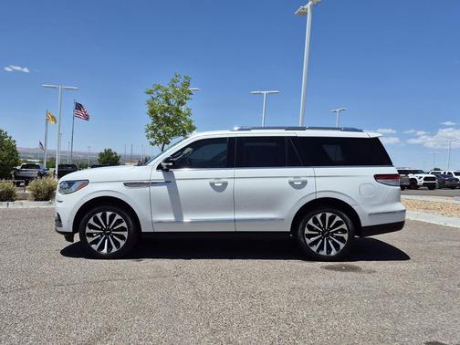 Pristine White Metallic Tri-Coat 2023 Lincoln Navigator Reserve