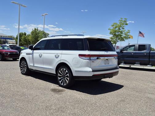 Pristine White Metallic Tri-Coat 2023 Lincoln Navigator Reserve