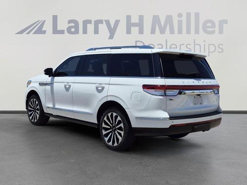 Pristine White Metallic Tri-Coat 2023 Lincoln Navigator Reserve