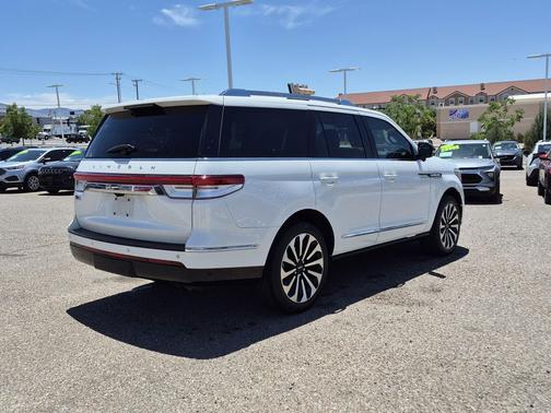 Pristine White Metallic Tri-Coat 2023 Lincoln Navigator Reserve