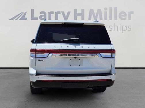 Pristine White Metallic Tri-Coat 2023 Lincoln Navigator Reserve
