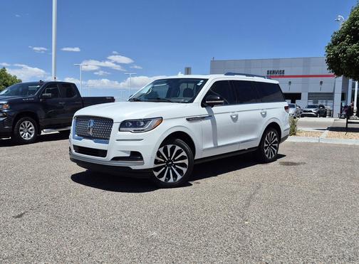 Pristine White Metallic Tri-Coat 2023 Lincoln Navigator Reserve