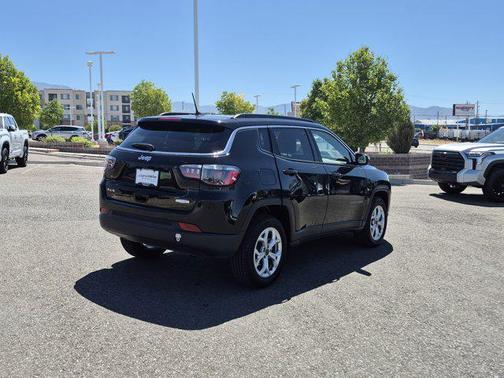 Diamond Black Crystal Pearlcoat 2025 Jeep Compass Latitude