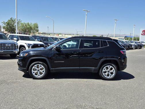Diamond Black Crystal Pearlcoat 2025 Jeep Compass Latitude