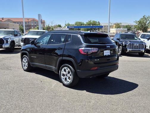 Diamond Black Crystal Pearlcoat 2025 Jeep Compass Latitude