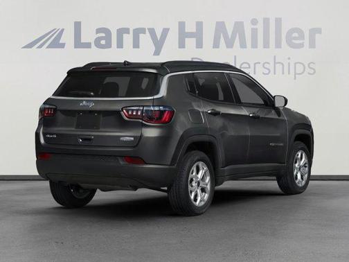 Diamond Black Crystal Pearlcoat 2025 Jeep Compass Latitude