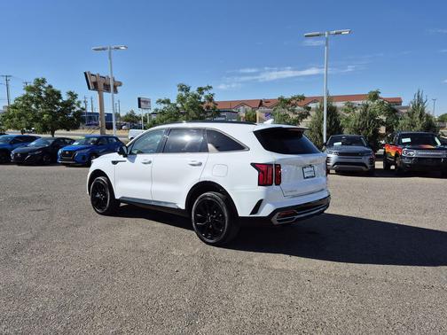 Glacial White Pearl 2023 Kia Sorento SX