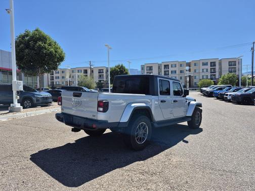 Silver Zynith Clearcoat 2022 Jeep Gladiator Overland