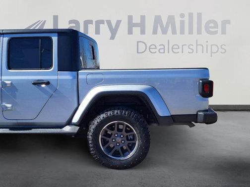 Silver Zynith Clearcoat 2022 Jeep Gladiator Overland