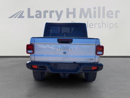 Silver Zynith Clearcoat 2022 Jeep Gladiator Overland