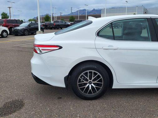 2019 Toyota Camry Hybrid LE